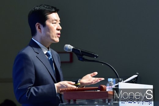 [머니S포토] 항체 의약품 관련 설명하는 김태한 삼바 대표