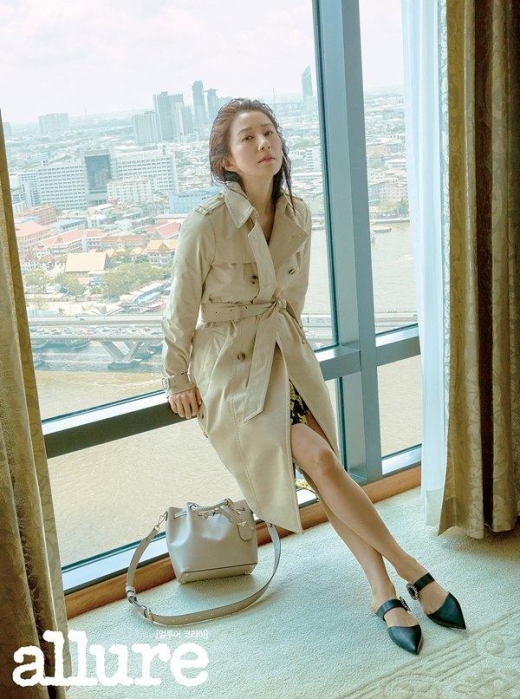[★화보] 김희애, 방콕 배경 우아한 휴양지룩