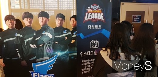 Flame팀 SNS 이벤트를 알리는 게시물. /사진=채성오 기자