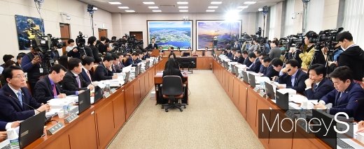 [머니S포토] 부동산 보유 논란 속 최정호 장관 후보자 인사청문회 개회