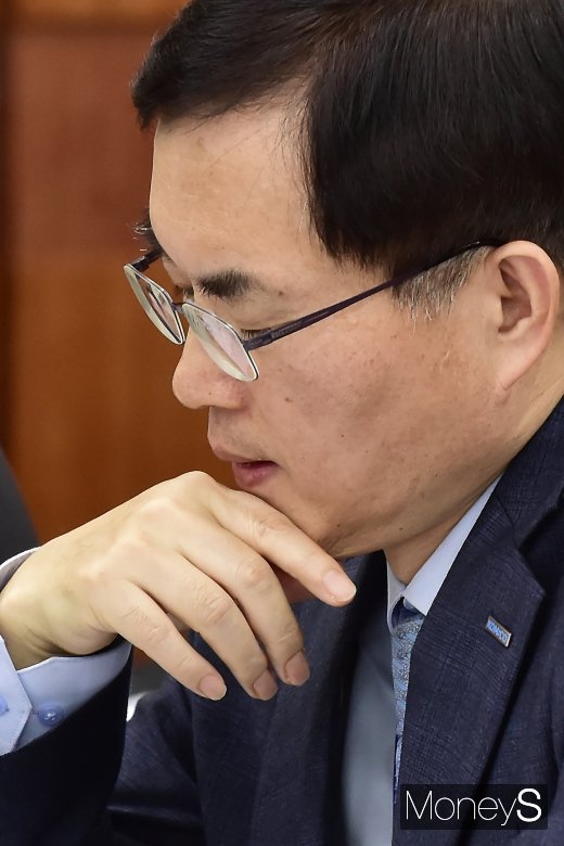 [머니S포토] 고심하는 조용만 조폐공사 사장