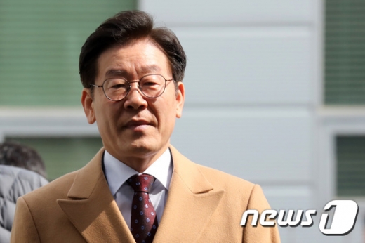 이재명 경기도지사가 지난 21일 오후 경기도 성남시 수원지방법원 성남지원에서 열리는 12차 공판에 출석하고 있다. / 사진=뉴스1