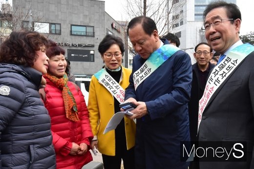 [머니S포토] 제로페이 홍보하는 박원순과 유동균