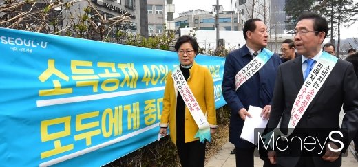 [머니S포토] 박원순 시장, 제로페이 홍보차 경의선 숲길 방문