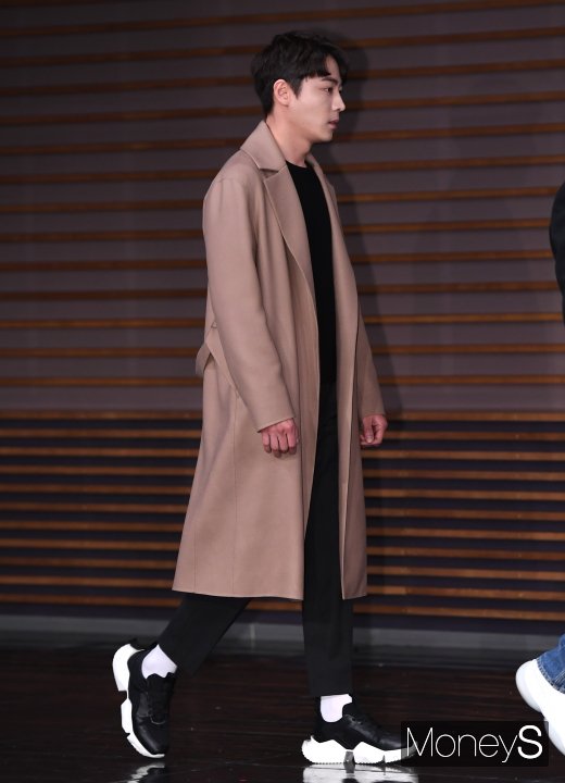[머니S포토] 윤주빈, 훈훈한 옆모습