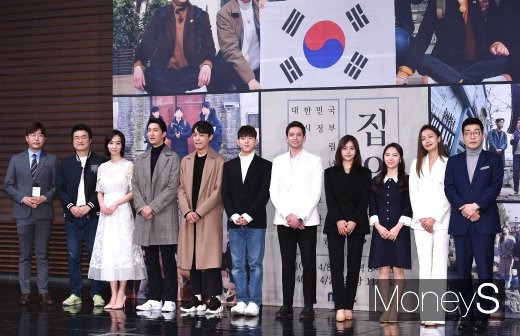 [머니S포토] '백 년만의 귀향, 집으로'의 주역들