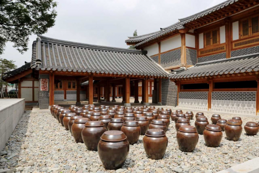 수원문화재단(대표이사 박래헌) 수원전통문화관에서 오는 3월과 4월에 걸쳐 전통장 체험 프로그램 ‘온고지식 우리음식, 전통장’을 선보인다. / 이하 사진제공=수원문화재단 @머니S MNB, 식품 외식 유통 · 프랜차이즈 가맹 & 유망 창업 아이템의 모든 것