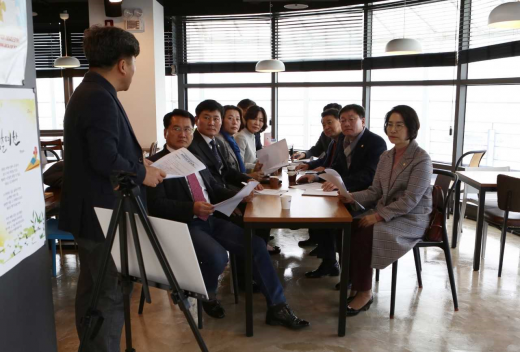 안양시의회 총무경제위원회, '만안·동안 청년오피스 등 방문' 의정활동. / 사진제공=안양시의회 @머니S MNB, 식품 외식 유통 · 프랜차이즈 가맹 & 유망 창업 아이템의 모든 것