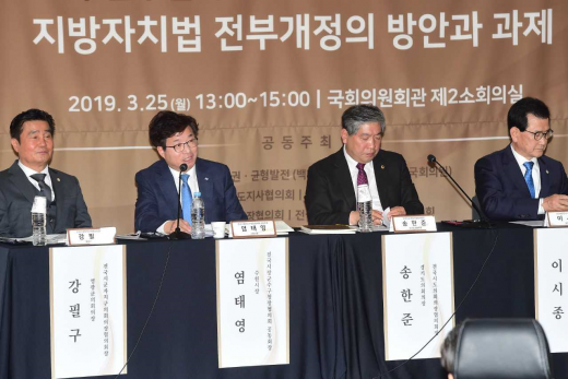 염태영시장.(왼쪽 두번째) / 사진제공=수원시