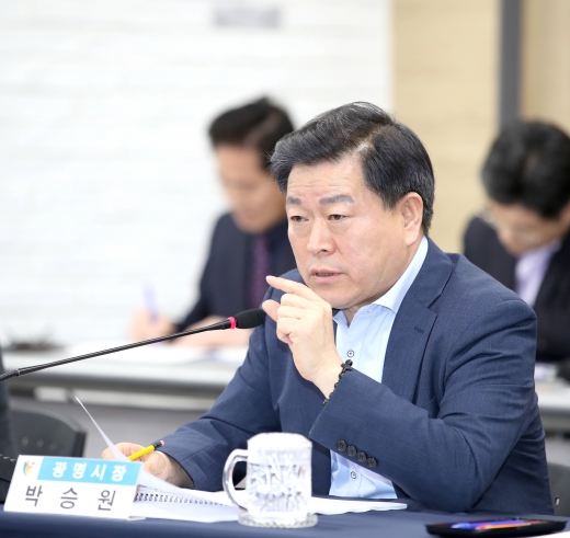 광명시는 25일 시청 중회의실에서 시민과의 대회 및 청년과의 대화 건의사항 실천방안 보고회를 가졌다. / 사진제공=광명시