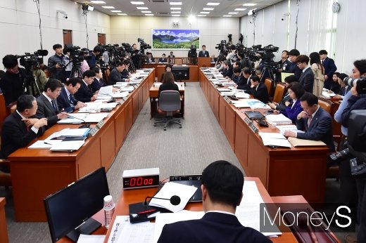 [머니S포토] 김연철 통일부 장관 후보자 인사청문회