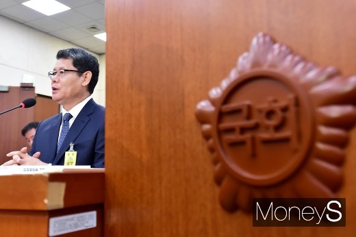 [머니S포토] 답변하는 김연철 후보자
