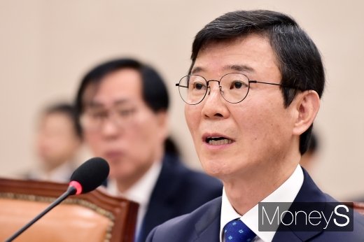 [머니S포토] 답변하는 문성혁 해수부 장관 후보자