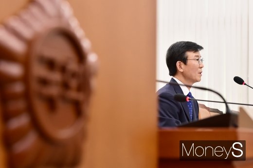 [머니S포토] 건강보험 위법 논란 문성혁 