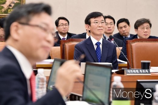 [머니S포토] 문성혁, 장남 채용비리 의혹에 무거운 표정