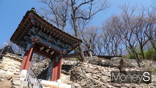 무봉사 오르는  길. /사진=박성기 여행 칼럼니스트