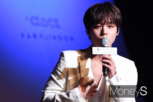 [머니S포토] 박지훈 '무대 서니 떨린다'