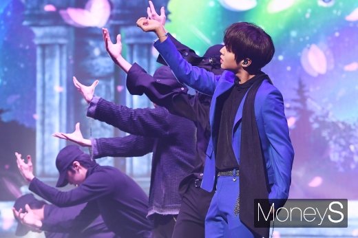 [머니S포토] 박지훈, 화려한 퍼포먼스