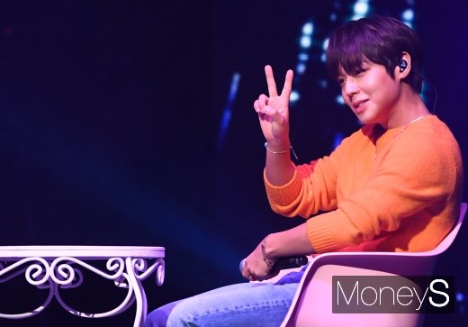 [머니S포토] 박지훈 '여유있게 브이'