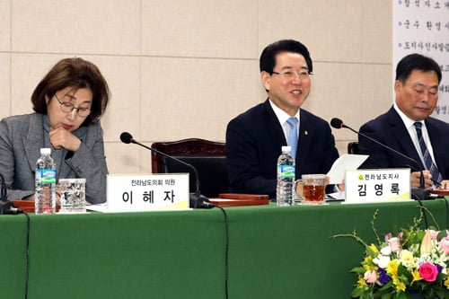 무안군에서 도민과 대화에 나선 김영록 전남도지사 /사진=전남도 제공