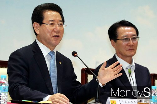 도민과 대화를 위해 신안군을 방문한 김영록 전남도지사. /사진=전남도 제공