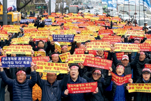 지난 3월21일 오후 서울 광화문광장 인근에서 택시단체 회원들이 카풀합의 전면 무효화 시위를 벌이고 있다. /사진=뉴스1 구윤성 기자