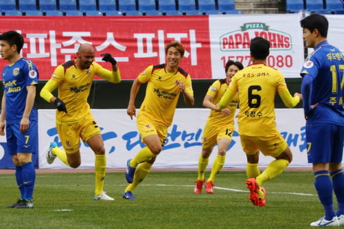 지난 10일 아산전 펠리페 득점 세리머니/사진제공=광주FC