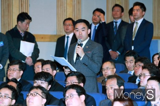 [머니S포토] 대한항공 주총서 발언하는 채이배 의원
