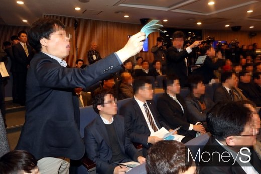 [머니S포토] 뜨거운 논란 속 고성 오간 대한항공 주총