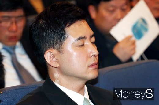 [머니S포토] 조양호 경영권 박탈, 두눈 감은 박창진