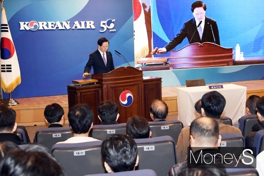 [머니S포토] 대한항공 주총, 조양호 회장 경영권 박탈 현장