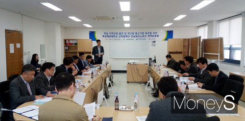 지난 26일 전남 지역산업 발전 및 기술혁신형 중소기업 육성을 위한 정책 토론회가 목포해양대학교에서 열리고 있다. /사진=전남테크노파크 제공