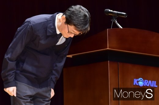 [머니S포토] 임직원 앞 인사하는 손병석 코레일 신임 사장