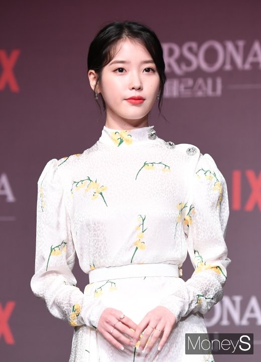 [머니S포토] 아이유 '얼굴에 예쁨 한가득'