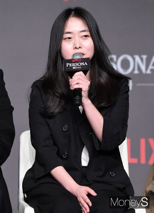 [머니S포토] 취재진 질문에 답하는 전고운 감독