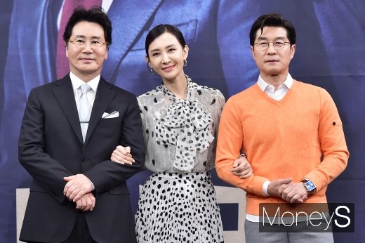 [머니S포토] 더뱅커, '금융 조직의 부정부패 사건 다루다'
