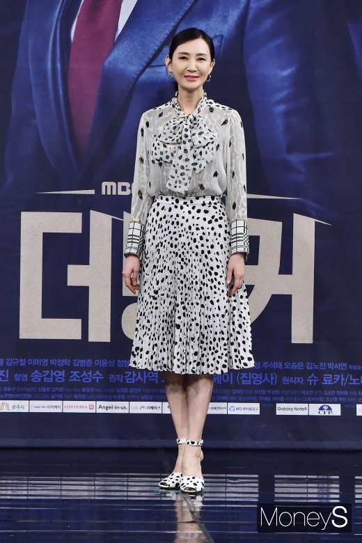 [머니S포토] 더뱅커 채시라, '여전히 우아한 자태'