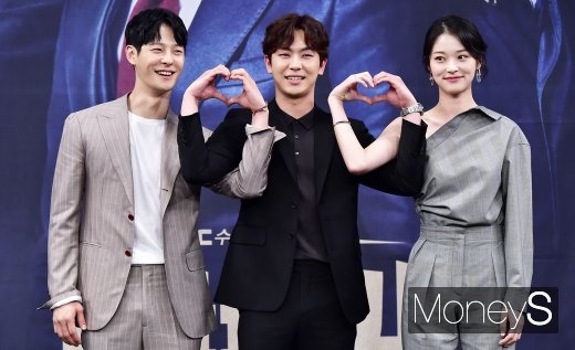 [머니S포토] 차인하-안우연-신도현, 젊은 감각 '톡톡' 감사실 3인방