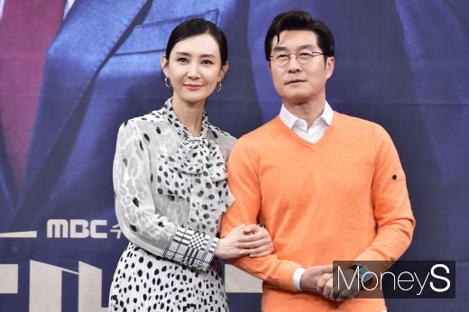 [머니S포토] 더뱅커 채시라-김상중, '미망 이후 22년 만의 재회'