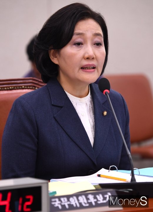 [머니S포토] 질의에 답하는 박영선 장관 후보자