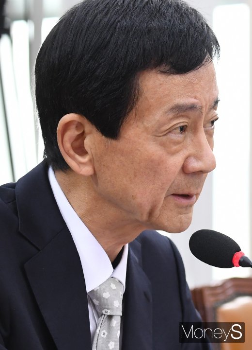 [머니S포토] 신중하게 답변하는 진영 후보자
