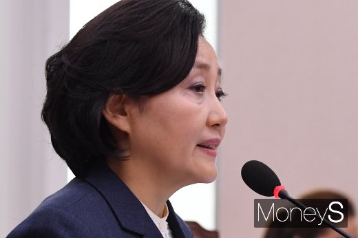 [머니S포토] 인사청문회 날선 질의에 답변하는 박영선