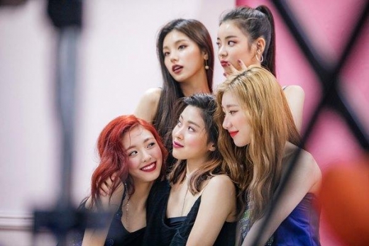 [★화보]  ITZY,  상큼발랄부터 러블리까지 '5人5色' 매력