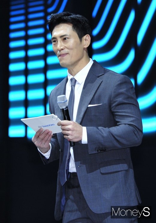 [머니S포토] 김재우 '차를 사랑하는 남자'