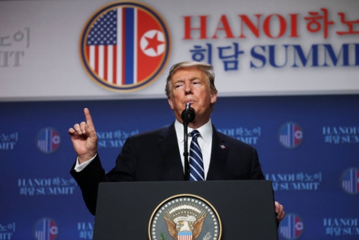 도널드 트럼프 미국 대통령이  지난달 28일(현지시간) 베트남 하노이 메리어트 호텔에서 2차 북미정상회담 결렬 관련 기자회견을 하고 있다. /로이터