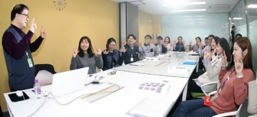 ▲ 경기도 수어교육 현장. / 사진제공=경기도