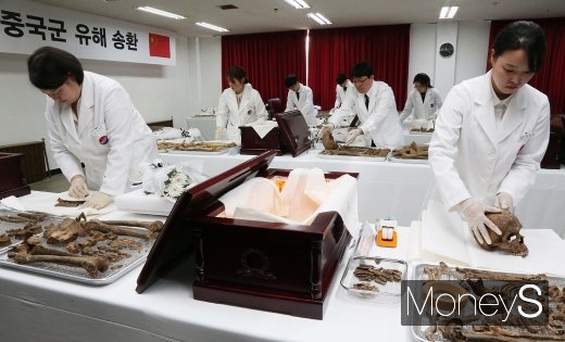 [머니S포토] 6. 25 중국군 전사자 유해 입관식