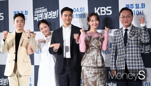 [머니S포토] 태인호·김민정·최시원·이유영·김의성 '국민 여러분 파이팅!'
