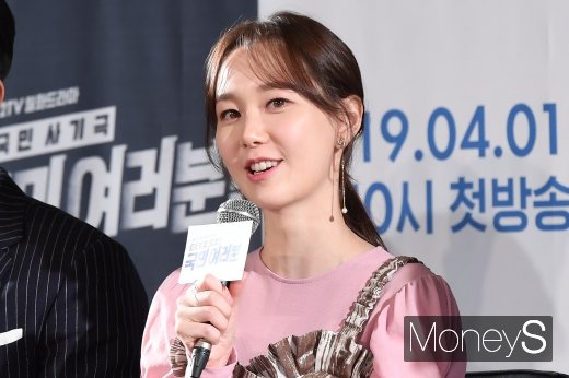 [머니S포토] 이유영 '강력하게 끌리는 미모'