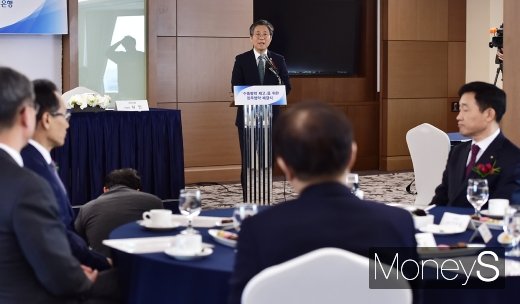 [머니S포토] 시중은행장 앞 '수출활력 제고' 입 뗀 성윤모